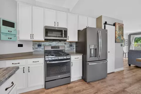 Kitchen - 2067 Stephen St, Aurora, IL 60502 photo 2 of 4