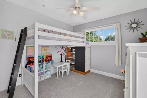 Bedroom - 2067 Stephen St, Aurora, IL 60502 photo 3 of 5
