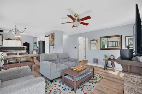 Living - 2067 Stephen St, Aurora, IL 60502 photo 2 of 3