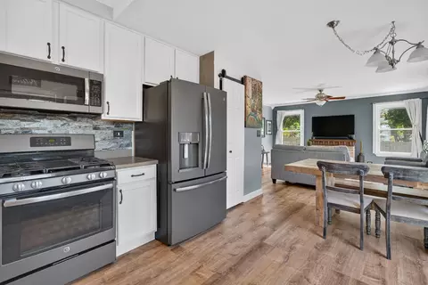 Kitchen - 2067 Stephen St, Aurora, IL 60502 photo 3 of 4
