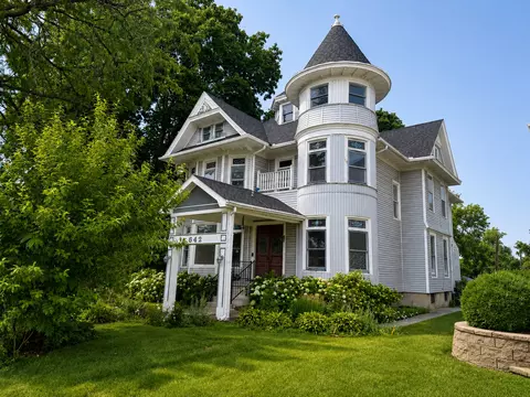 642 W Stephenson St, Freeport, IL 61032