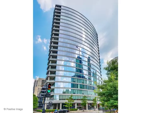 30 W Oak St #23A, Chicago, IL 60610