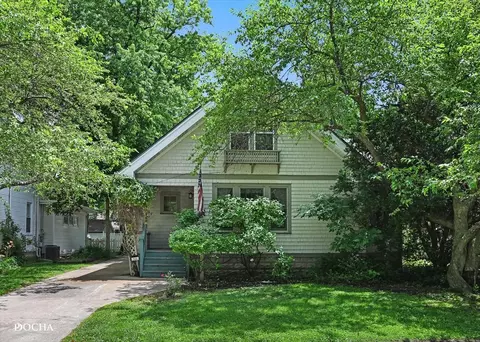 144 S Commonwealth Ave, Aurora, IL 60506