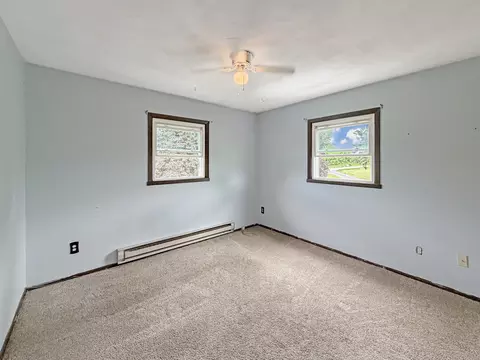Bedroom - 2508 Lundgren Rd, Pecatonica, IL 61063 photo 4 of 8