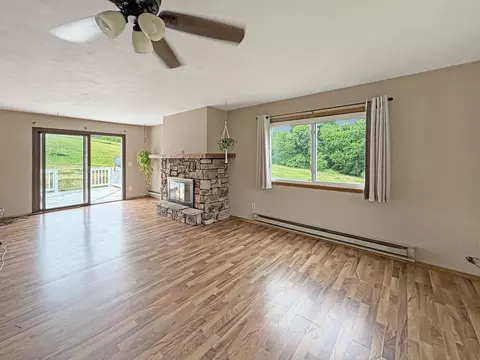 Living - 2508 Lundgren Rd, Pecatonica, IL 61063 photo 5 of 6