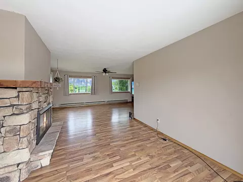 Living - 2508 Lundgren Rd, Pecatonica, IL 61063 photo 4 of 6