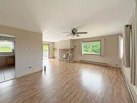 Living - 2508 Lundgren Rd, Pecatonica, IL 61063 photo 3 of 6