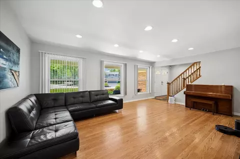 Living - 1660 Clavinia Ave, Deerfield, IL 60015 photo 1 of 4