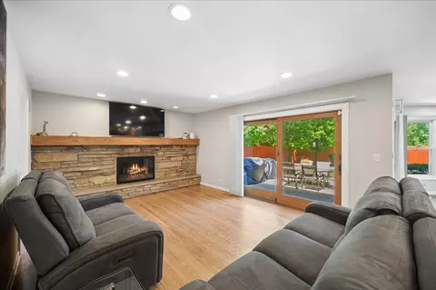 Living - 1660 Clavinia Ave, Deerfield, IL 60015 photo 4 of 4