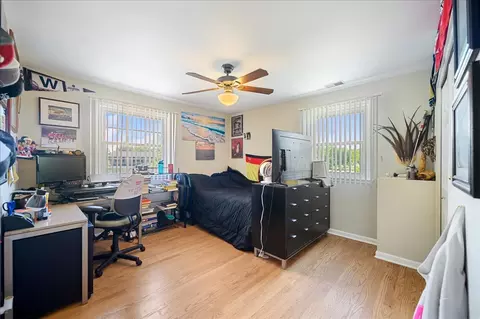 Bedroom - 1660 Clavinia Ave, Deerfield, IL 60015 photo 2 of 3