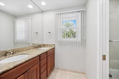 Bath - 1660 Clavinia Ave, Deerfield, IL 60015 photo 4 of 5