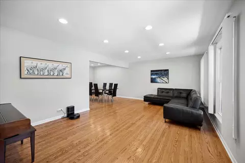 Living - 1660 Clavinia Ave, Deerfield, IL 60015 photo 2 of 4