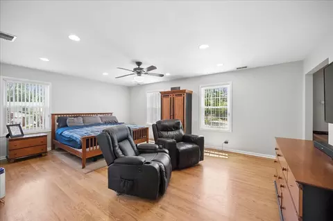 Bedroom - 1660 Clavinia Ave, Deerfield, IL 60015 photo 1 of 3