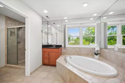 Bath - 1660 Clavinia Ave, Deerfield, IL 60015 photo 3 of 5