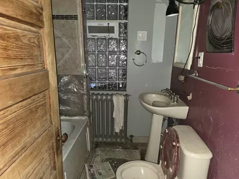 Bath - 6831 S Emerald Ave, Chicago, IL 60621 photo 2 of 2
