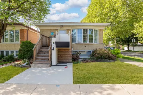 5859 W 64th St, Chicago, IL 60638
