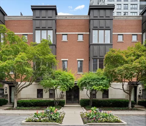 460 W Superior St #4-5, Chicago, IL 60654