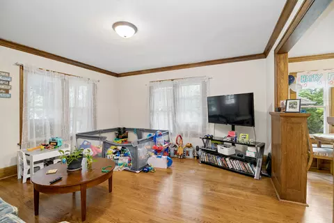 Living - 361-365 S Evergreen Ave, Kankakee, IL 60901 photo 3 of 5