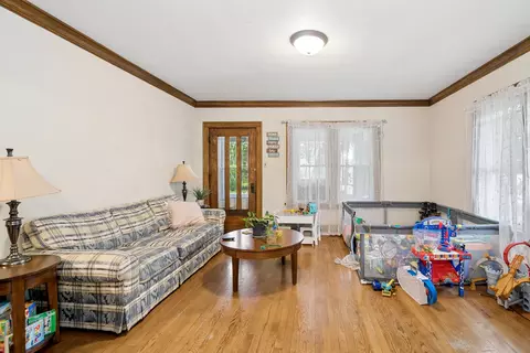 Living - 361-365 S Evergreen Ave, Kankakee, IL 60901 photo 4 of 5