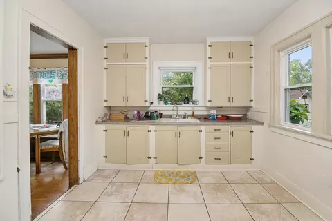Kitchen - 361-365 S Evergreen Ave, Kankakee, IL 60901 photo 3 of 4