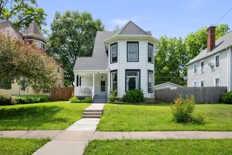 1920 Walling Ct, Davenport, IA 52803