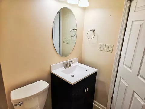 Bath - 1932 Golf View Dr, Bartlett, IL 60103 photo 6 of 6