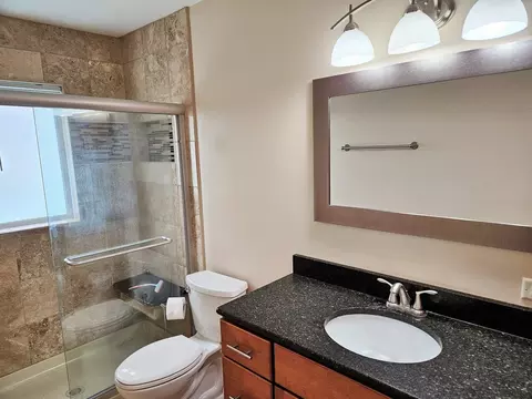 Bath - 1932 Golf View Dr, Bartlett, IL 60103 photo 2 of 6