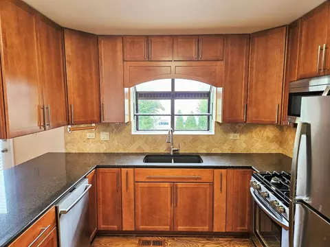 Kitchen - 1932 Golf View Dr, Bartlett, IL 60103 photo 5 of 6