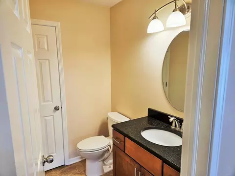 Bath - 1932 Golf View Dr, Bartlett, IL 60103 photo 1 of 6