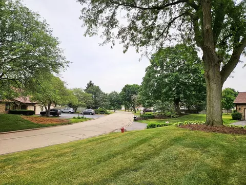 Exterior - 1932 Golf View Dr, Bartlett, IL 60103 photo 2 of 7