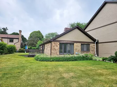 Exterior - 1932 Golf View Dr, Bartlett, IL 60103 photo 6 of 7