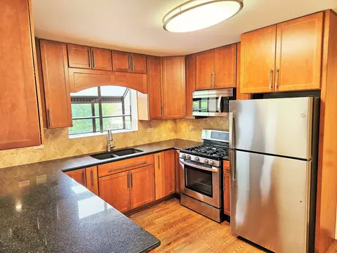 Kitchen - 1932 Golf View Dr, Bartlett, IL 60103 photo 3 of 6