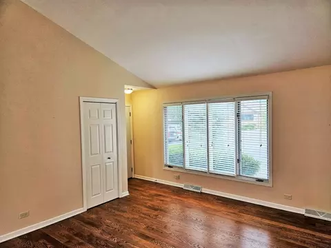 Living - 1932 Golf View Dr, Bartlett, IL 60103 photo 3 of 10