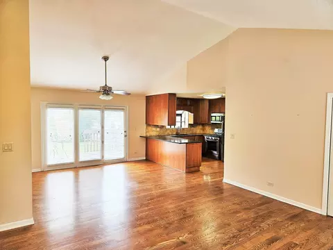 Living - 1932 Golf View Dr, Bartlett, IL 60103 photo 4 of 10