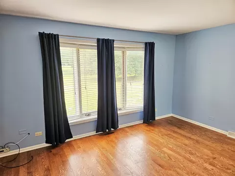 Living - 1932 Golf View Dr, Bartlett, IL 60103 photo 7 of 10