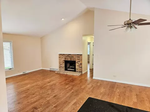 Living - 1932 Golf View Dr, Bartlett, IL 60103 photo 6 of 10