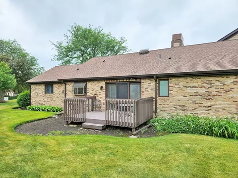Exterior - 1932 Golf View Dr, Bartlett, IL 60103 photo 4 of 7