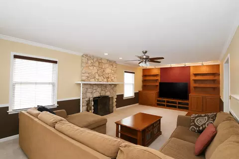 Living - 1751 Taft Ave, Rolling Meadows, IL 60008 photo 2 of 7