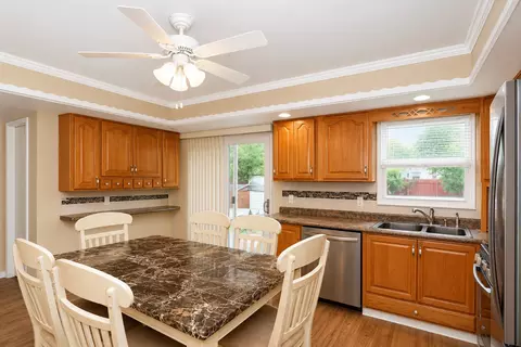 Kitchen - 1751 Taft Ave, Rolling Meadows, IL 60008 photo 2 of 2