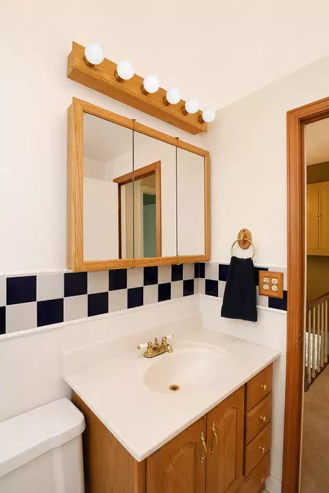 Bath - 1751 Taft Ave, Rolling Meadows, IL 60008 photo 5 of 6