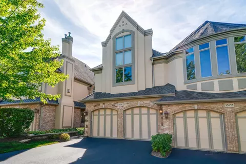 1576 S Kembley Ave, Palatine, IL 60067