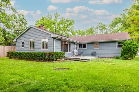 Exterior - 2508 Highland Dr, Lindenhurst, IL 60046 photo 5 of 10