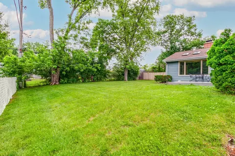 Exterior - 2508 Highland Dr, Lindenhurst, IL 60046 photo 9 of 10