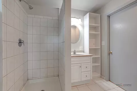 Bath - 2508 Highland Dr, Lindenhurst, IL 60046 photo 2 of 3