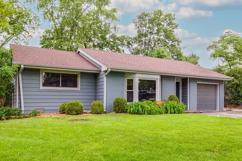 Exterior - 2508 Highland Dr, Lindenhurst, IL 60046 photo 2 of 10