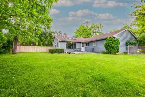 Exterior - 2508 Highland Dr, Lindenhurst, IL 60046 photo 8 of 10