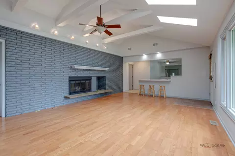 Living - 2508 Highland Dr, Lindenhurst, IL 60046 photo 9 of 9