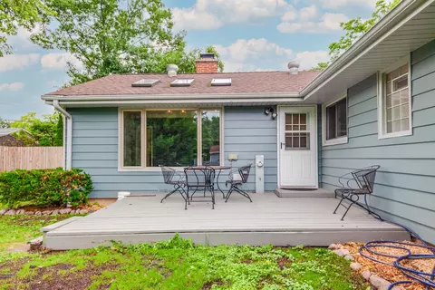 Exterior - 2508 Highland Dr, Lindenhurst, IL 60046 photo 3 of 10