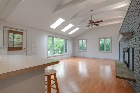 Living - 2508 Highland Dr, Lindenhurst, IL 60046 photo 8 of 9