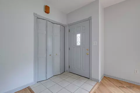 Entry Way - 2508 Highland Dr, Lindenhurst, IL 60046 photo 1 of 2